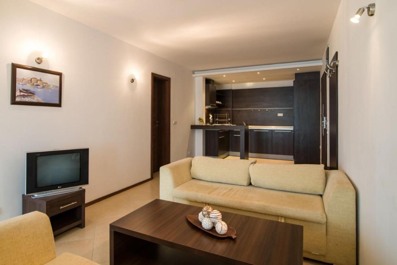 Spacious Studio With Balcony & Pool By The Marina 巴尔奇克 外观 照片
